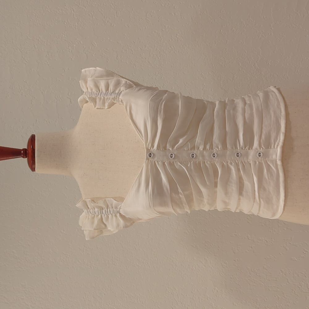 ASTR white ruffled sweetheart blouse (S)
